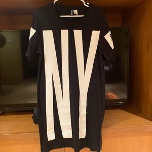 h&m men’s long shirt or women’s fitted dress